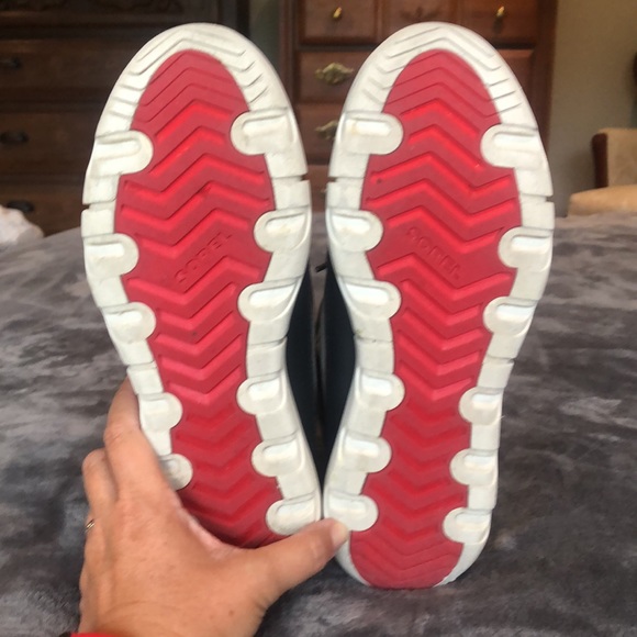 Like new Sorel suede winter waterproof boots Size 9 - Picture 6 of 8